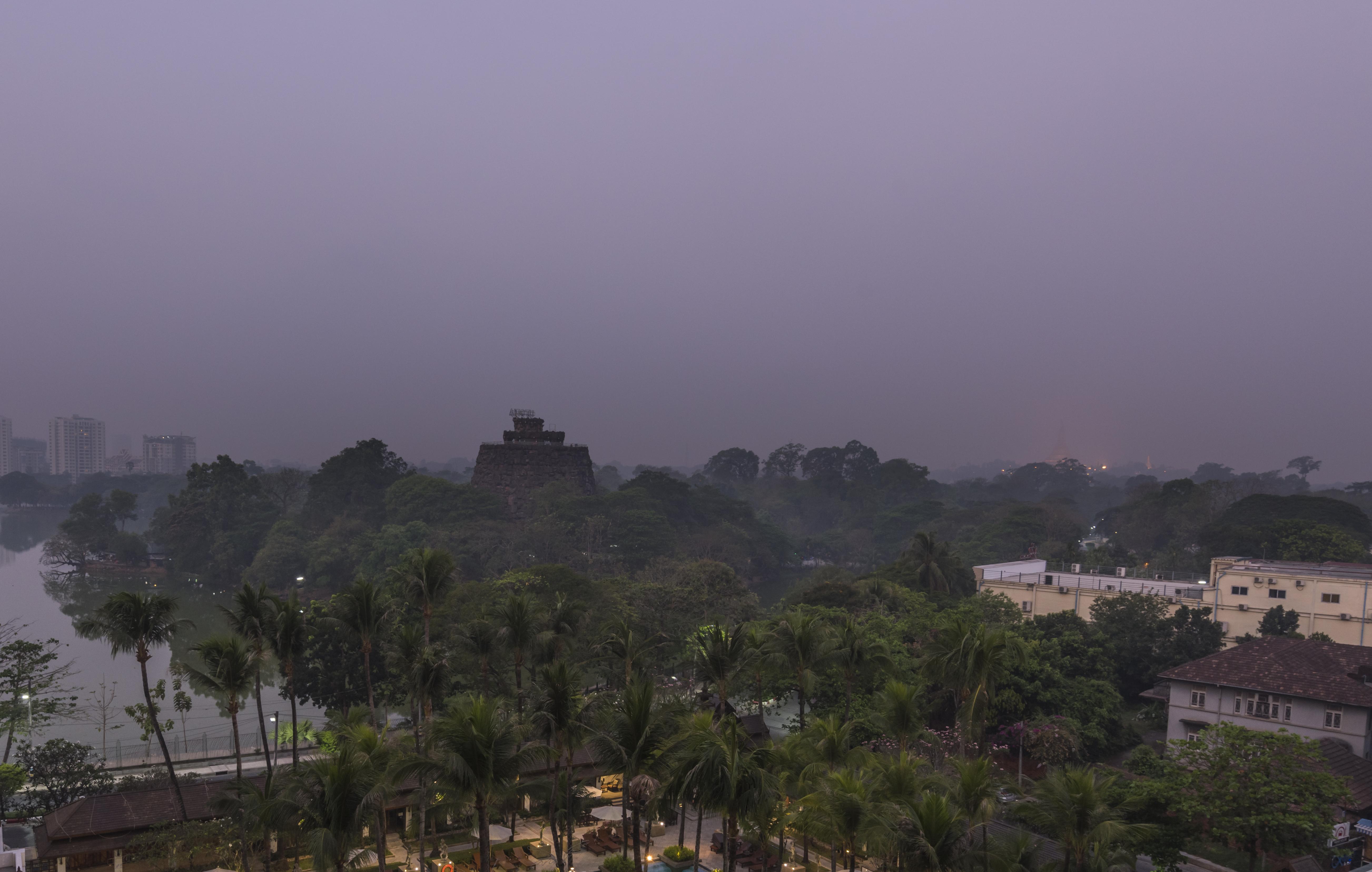 Chatrium Hotel Royal Lake Yangon Exterior foto