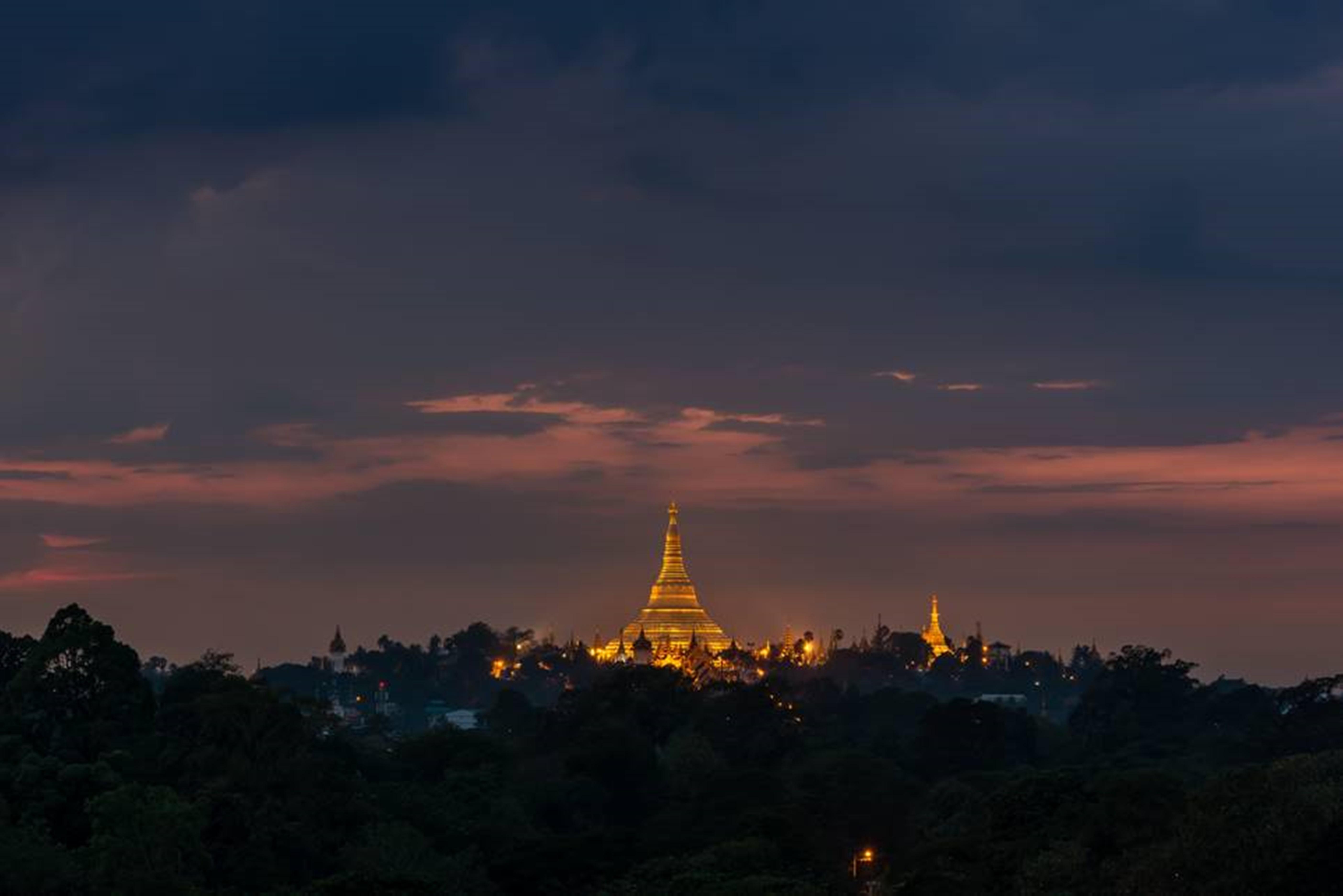 Chatrium Hotel Royal Lake Yangon Exterior foto