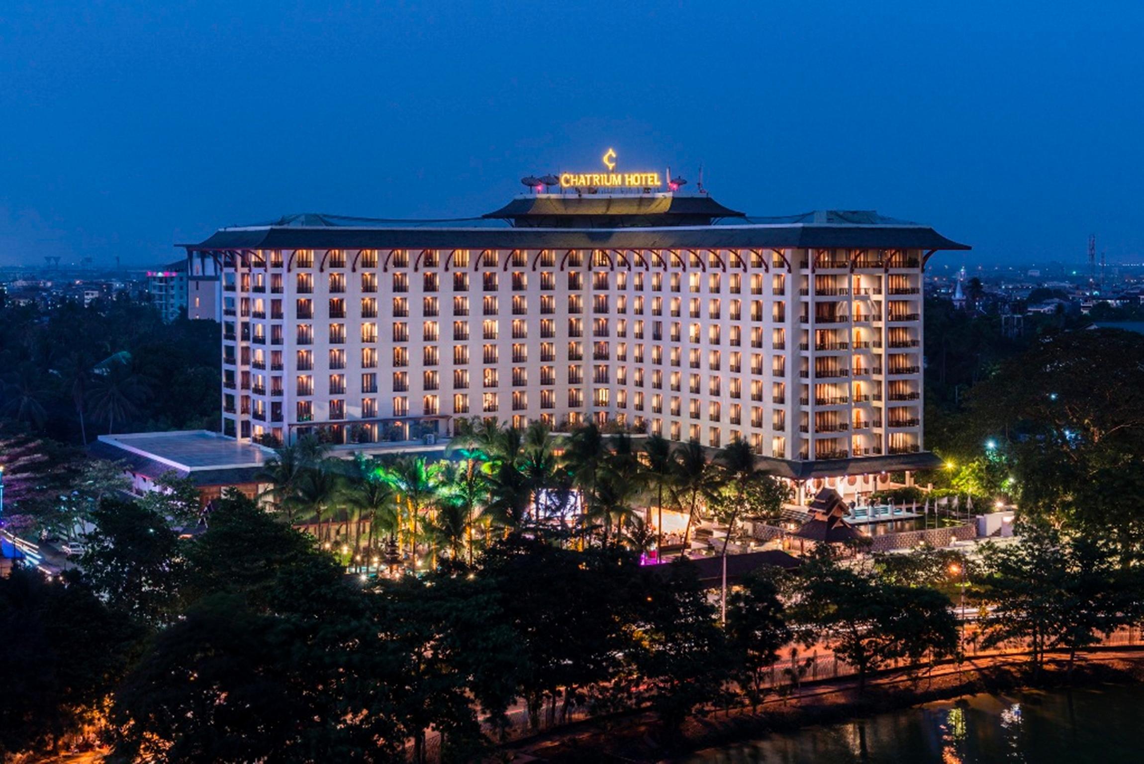 Chatrium Hotel Royal Lake Yangon Exterior foto