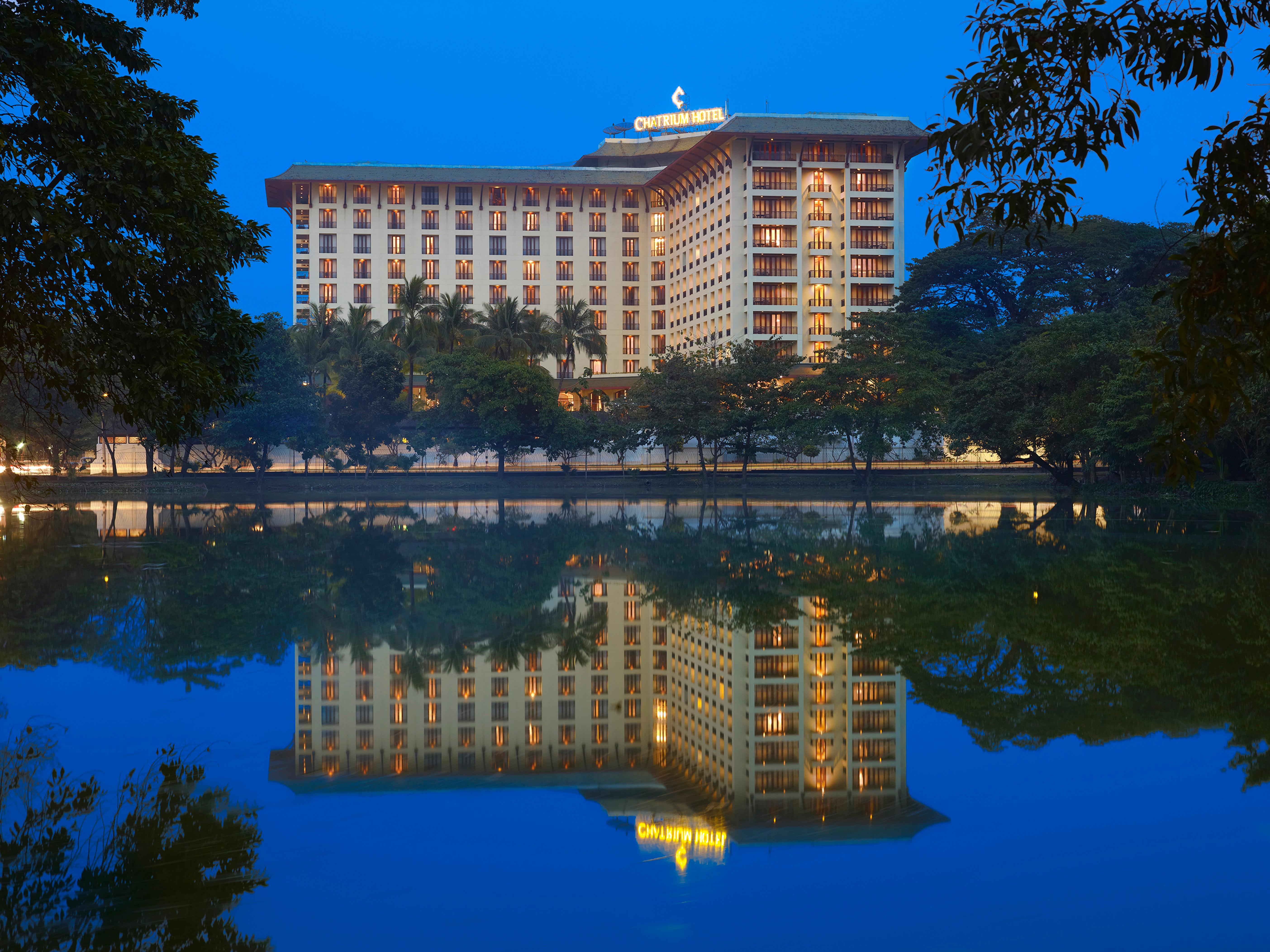 Chatrium Hotel Royal Lake Yangon Exterior foto