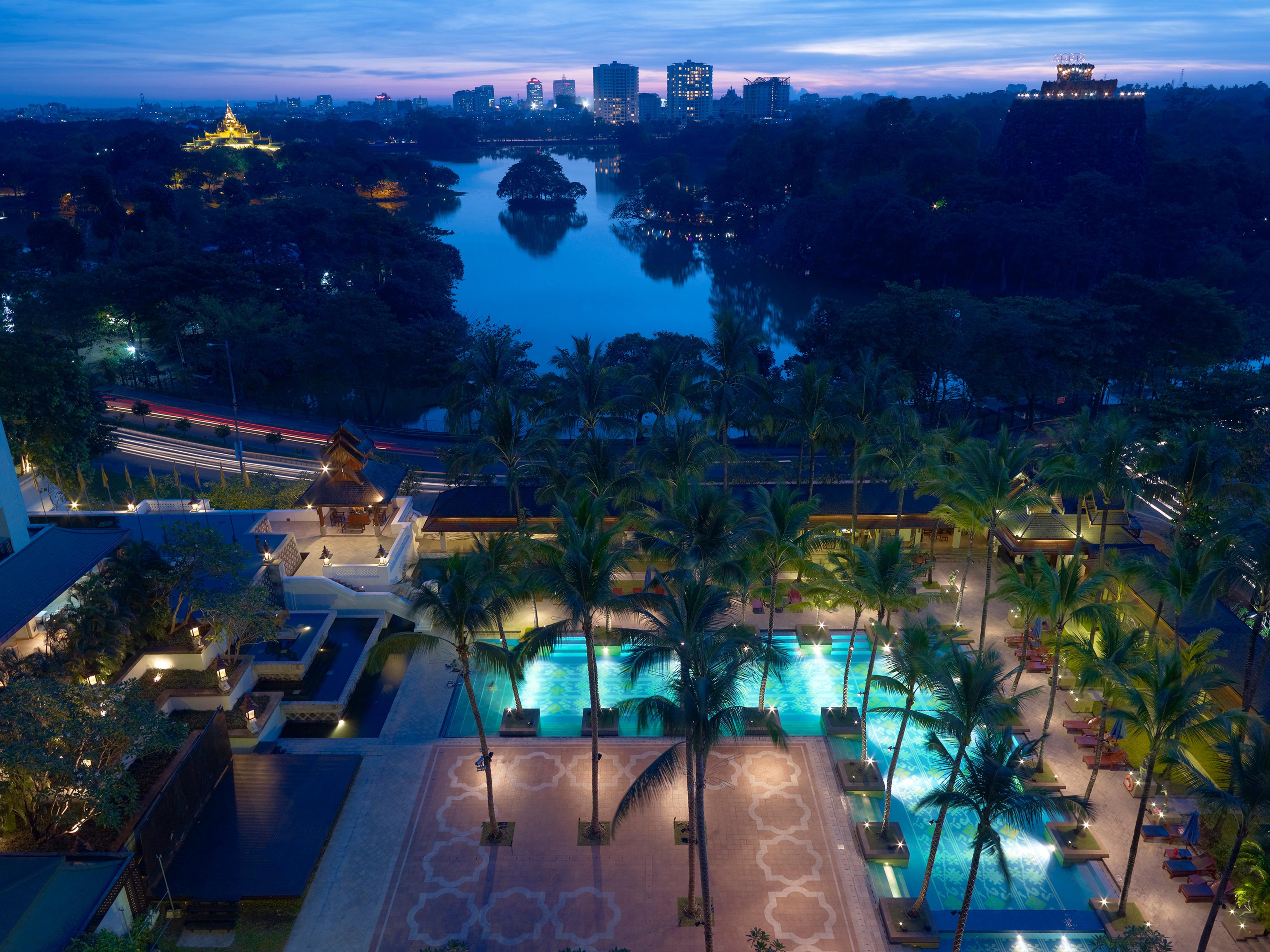 Chatrium Hotel Royal Lake Yangon Exterior foto